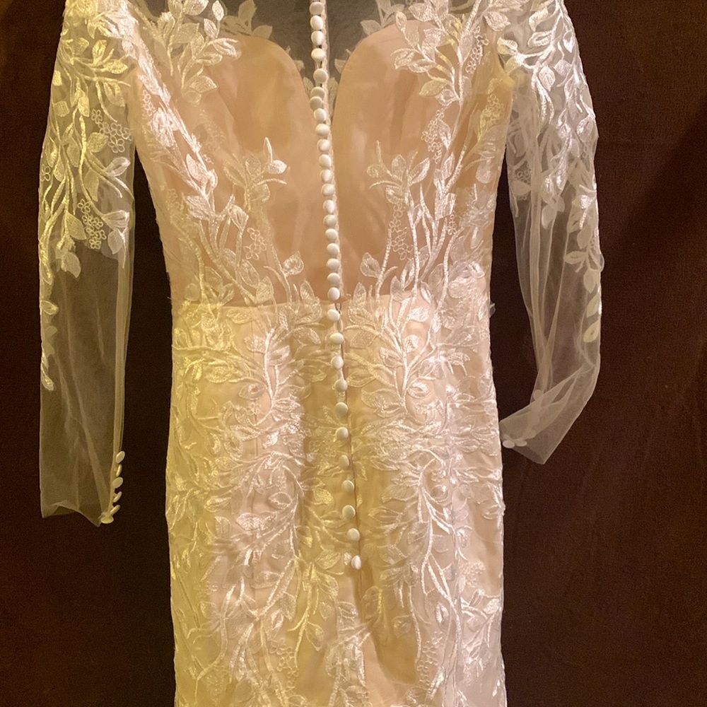 WEDDING DRESS - Picture 9 of 9